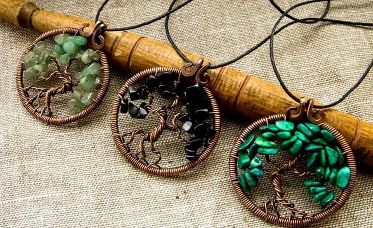 anting-anting nga pendants para sa panglawas ug maayong suwerte