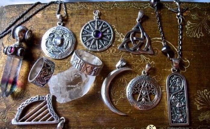 matang sa mga anting-anting alang sa panglawas ug maayong suwerte