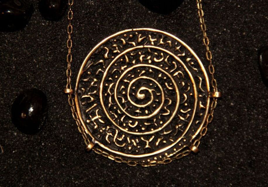swerte nga spiral amulet